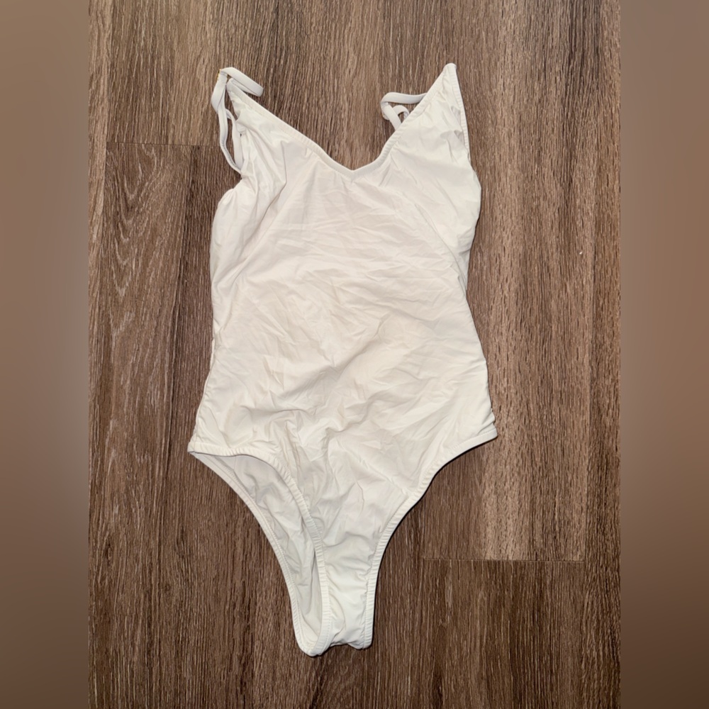 One piece Off white bikini